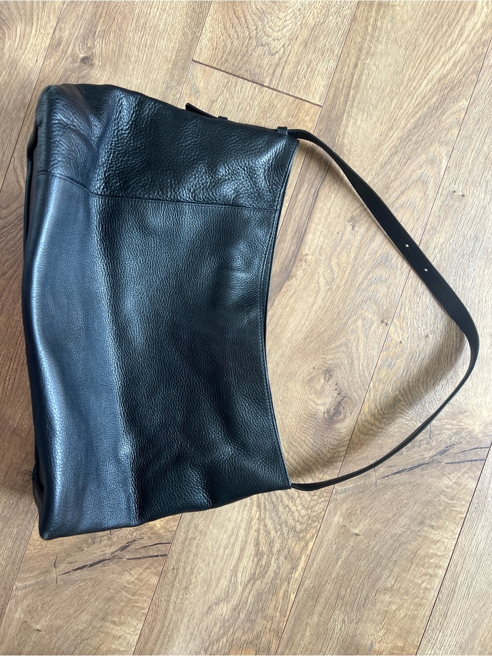 Auxiliary Aritzia Classic Black Leather Shoulder Bag
